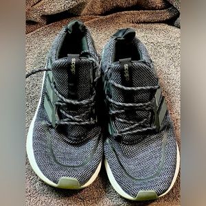 Men’s Adidas sz 9.5. Good condition!